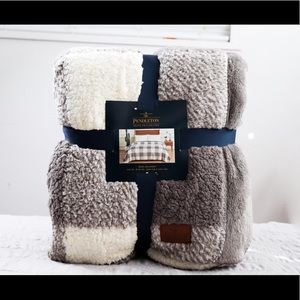 King Sized Pendleton Blanket